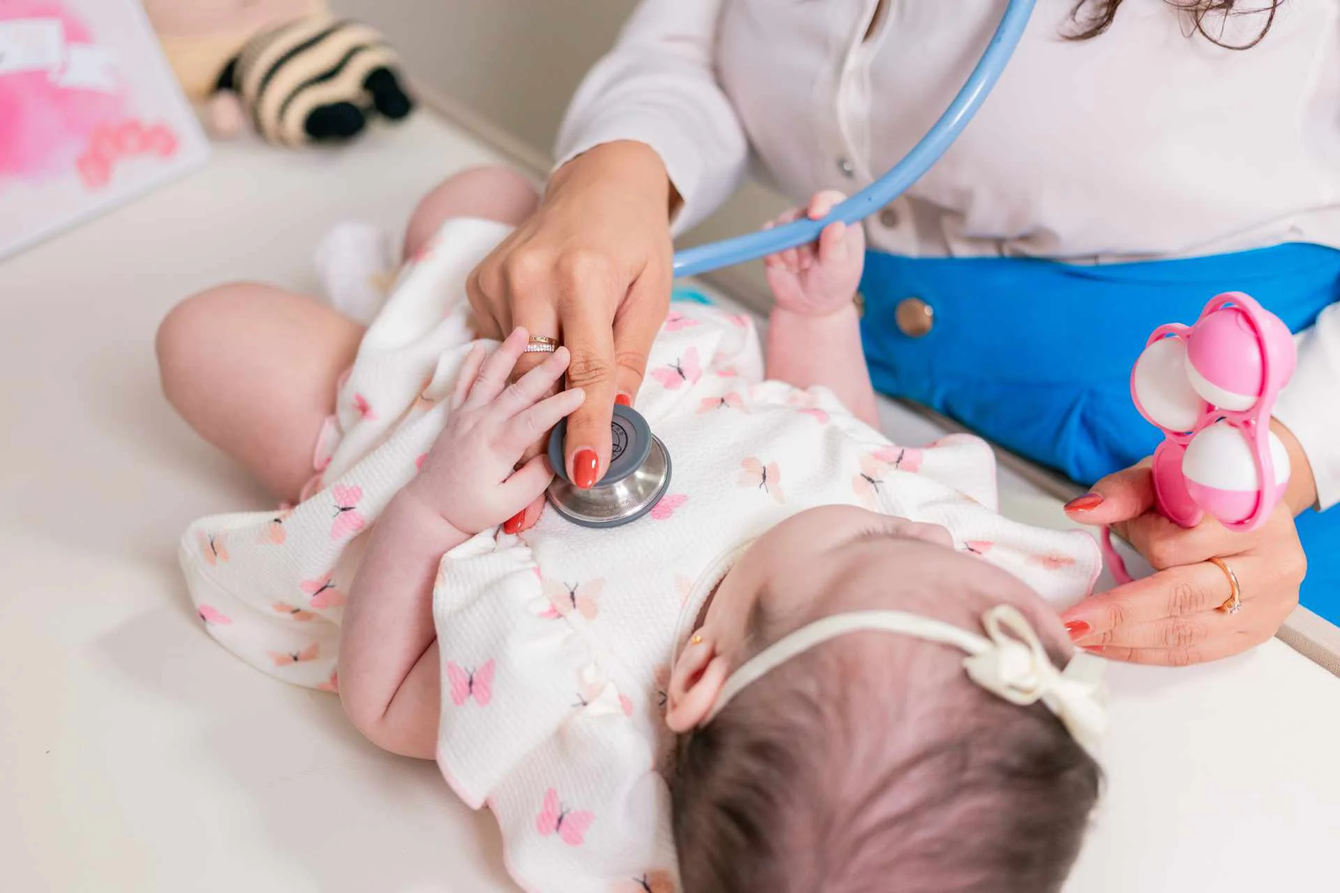 Pediatra particular Campo Grande MS - Dra. Lucia Delphino em consulta pediátrica no Jardim dos Estados